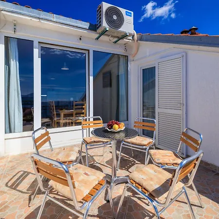 Nana * Novi Vinodolski