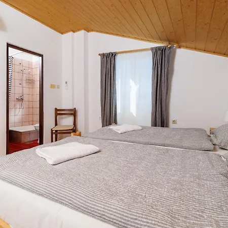 Nana * Novi Vinodolski