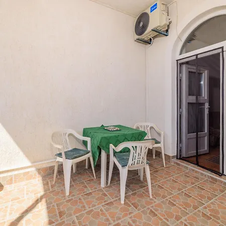 Nana Novi Vinodolski